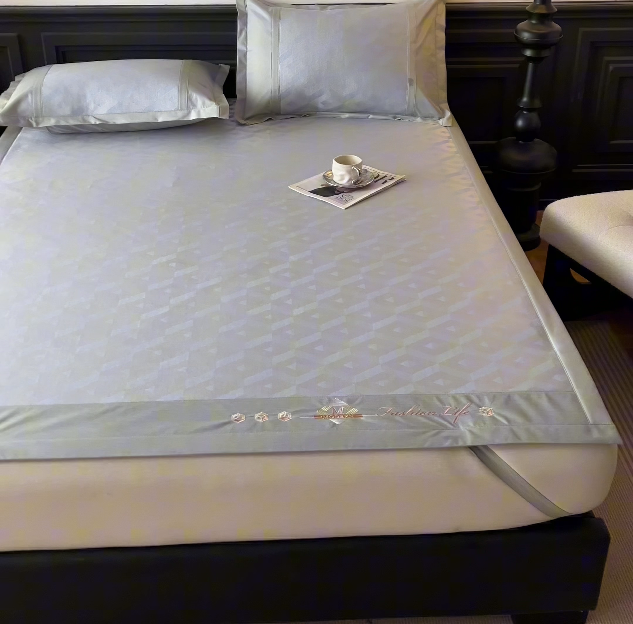 91家纺网 家纺一手货源 找家纺 鑫琪莱家纺 2025新款冰柔凉感丝凉席席子三件套 摩登立方-蓝-床席款