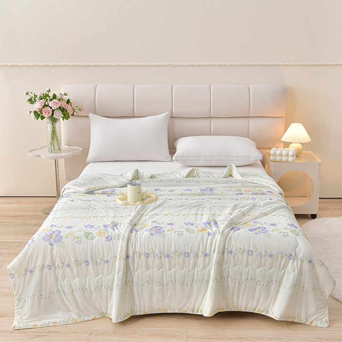 91家纺网 家纺一手货源 找家纺 民新家纺 2025新款凉感丝乳胶床裙凉席足球花系列纯色和印花 足球花-花香四溢