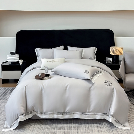 91家纺网 家纺一手货源 找家纺 黄鹂鸟 2025新款A类100%莱赛尔天丝刺绣四件套-香奈系列【高档礼盒包装可提供买家秀 】 香奈系列-暖心灰