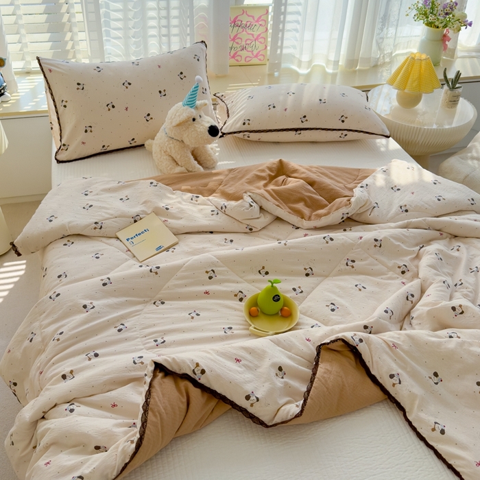 91家纺网 家纺一手货源 找家纺 贝扬思 2025新款云感双层纱抗菌花边夏被 狗狗面包