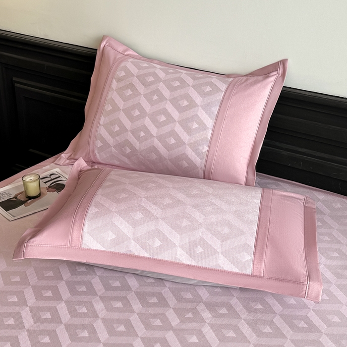 91家纺网 家纺一手货源 找家纺 鑫琪莱家纺 2025新款冰柔凉感丝凉席席子三件套 摩登立方-粉-床笠款