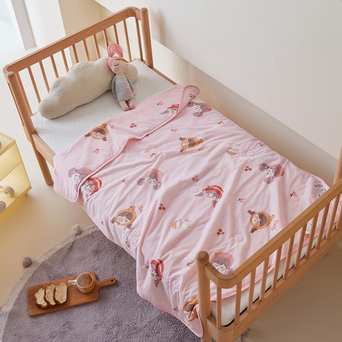 91家纺网 家纺一手货源 找家纺 嗨生活2025年儿童夏被 幼儿园夏被 凉感丝夏被 俏皮女孩