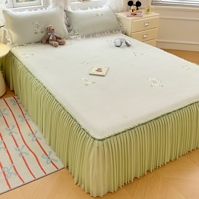 91家纺网 家纺一手货源 找家纺 梦舒羽 2025春夏新款冰豆豆凉席席子-床裙款 凉豆豆-小熊绿