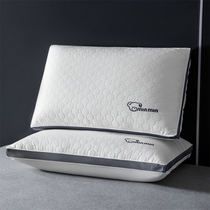 91家纺网 家纺一手货源 找家纺 （总）珍贝家纺 2025新款磨毛高弹枕头枕芯-绣花小熊minmin