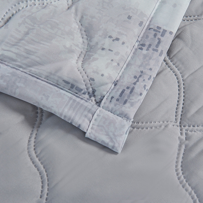 91家纺网 家纺一手货源 找家纺 被多多被业 2025新款凉感丝印花夏被夏凉被空调被 灰迷你