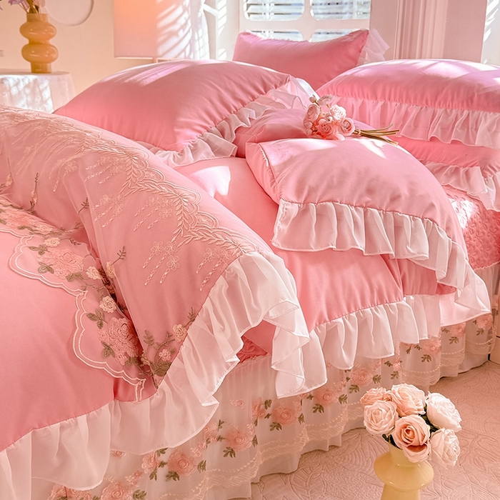 91家纺网 家纺一手货源 找家纺 大麦家纺2025新款年新款亲肤花边款床盖四件套  甜心小姐-樱花粉