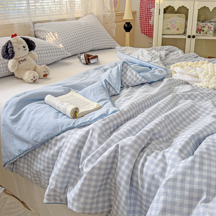 91家纺网 家纺一手货源 找家纺 2025春夏新款嵌绳款云柔水洗棉单夏被夏凉被空调被 嵌绳夏被-小格浅兰