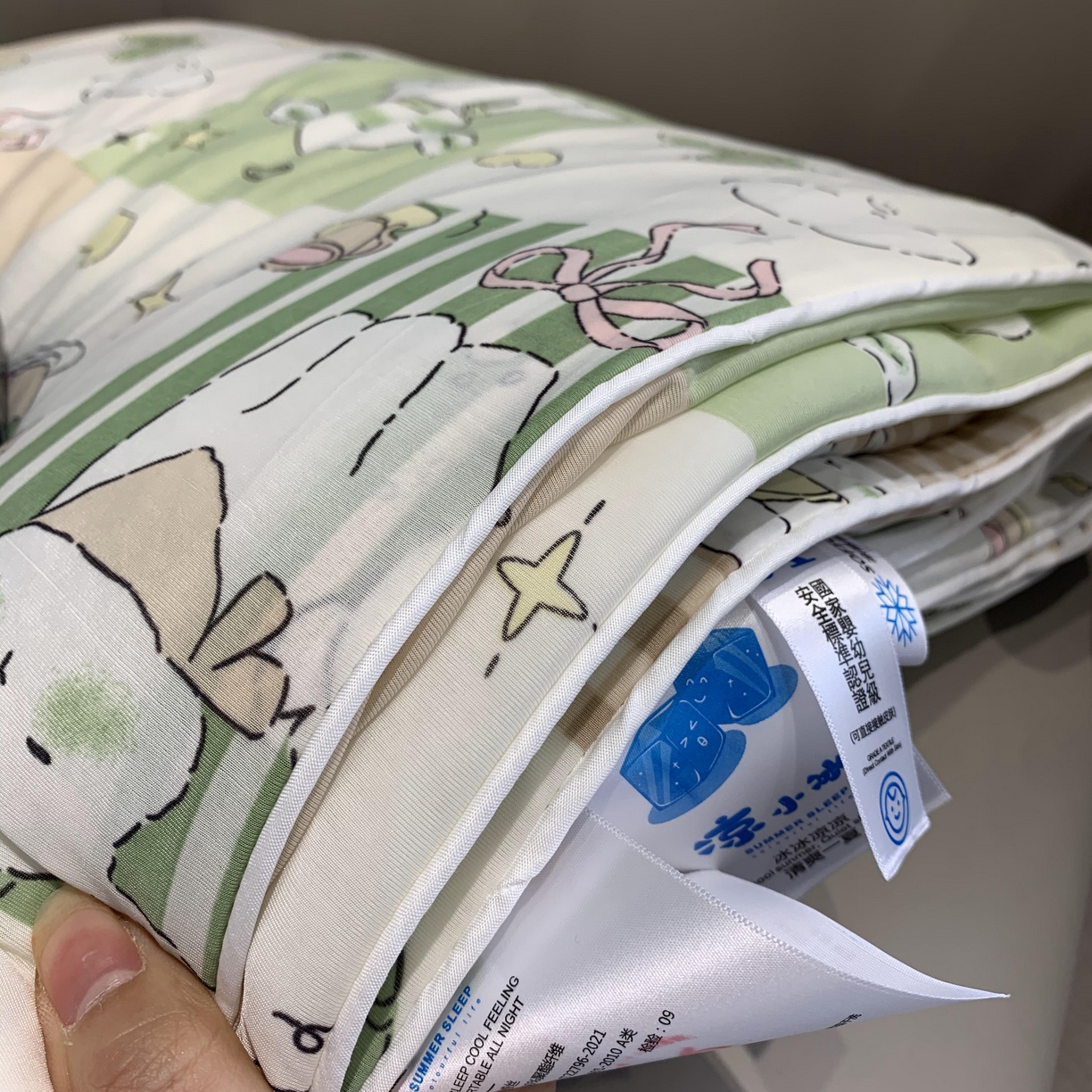 91家纺网 家纺一手货源 找家纺 2025新款小冰皮夏凉被锦纶氨纶面料空调夏被凉感丝单夏被空调被 生日派对