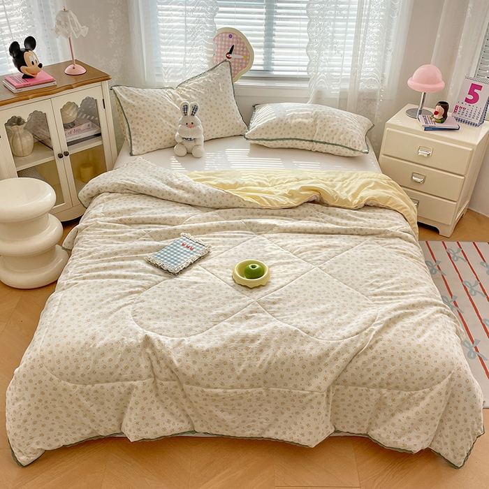 91家纺网 家纺一手货源 找家纺 优承佳生活馆 2025新款云感双层纱浪漫小花边抗菌夏被子被芯 田园牧歌