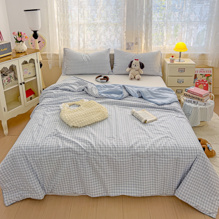 91家纺网 家纺一手货源 找家纺 2025春夏新款嵌绳款云柔水洗棉单夏被夏凉被空调被 嵌绳夏被-小格浅兰