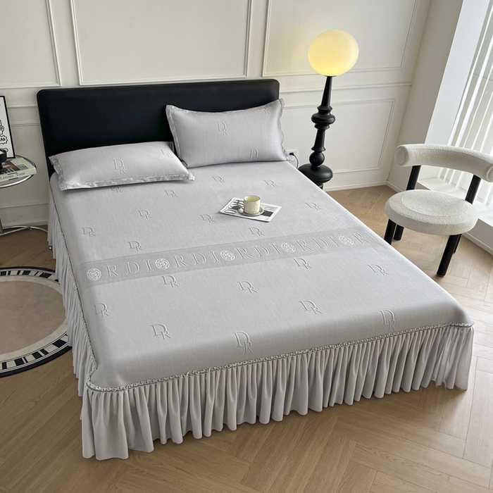 91家纺网 家纺一手货源 找家纺 鑫琪莱  2025新款5D立体雕花凉感豆豆冰丝床裙三件套 床裙D款-灰