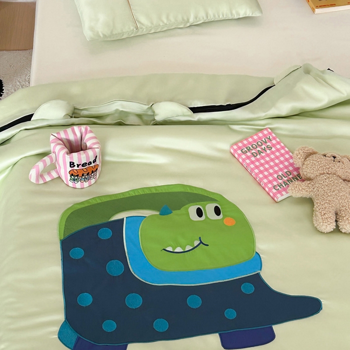 91家纺网 家纺一手货源 找家纺 喜多兔儿童家纺 2025新款60S兰精天丝睡袋防踢被 绿色萌萌恐龙