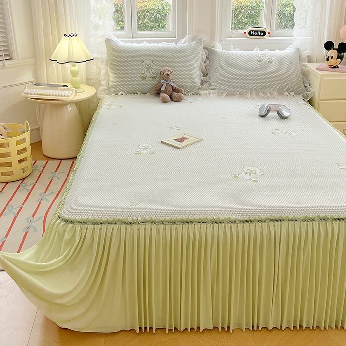 91家纺网 家纺一手货源 找家纺 梦舒羽 2025春夏新款冰豆豆凉席席子-床裙款 凉豆豆-小熊绿