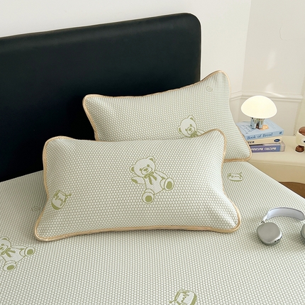 91家纺网 家纺一手货源 找家纺 梦舒羽 2025新款凉感冰豆豆凉席枕套可水洗冰丝宿舍一只装枕头套一对枕芯套 冰豆豆-小熊绿