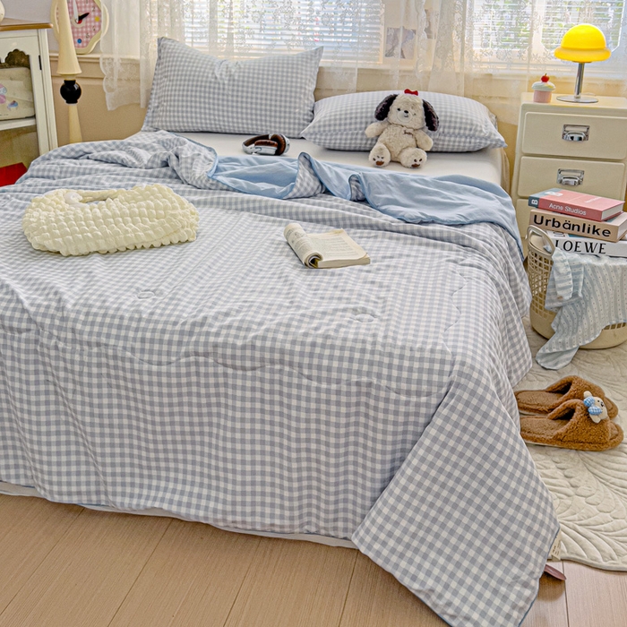 91家纺网 家纺一手货源 找家纺 2025春夏新款嵌绳款云柔水洗棉单夏被夏凉被空调被 嵌绳夏被-小格浅兰