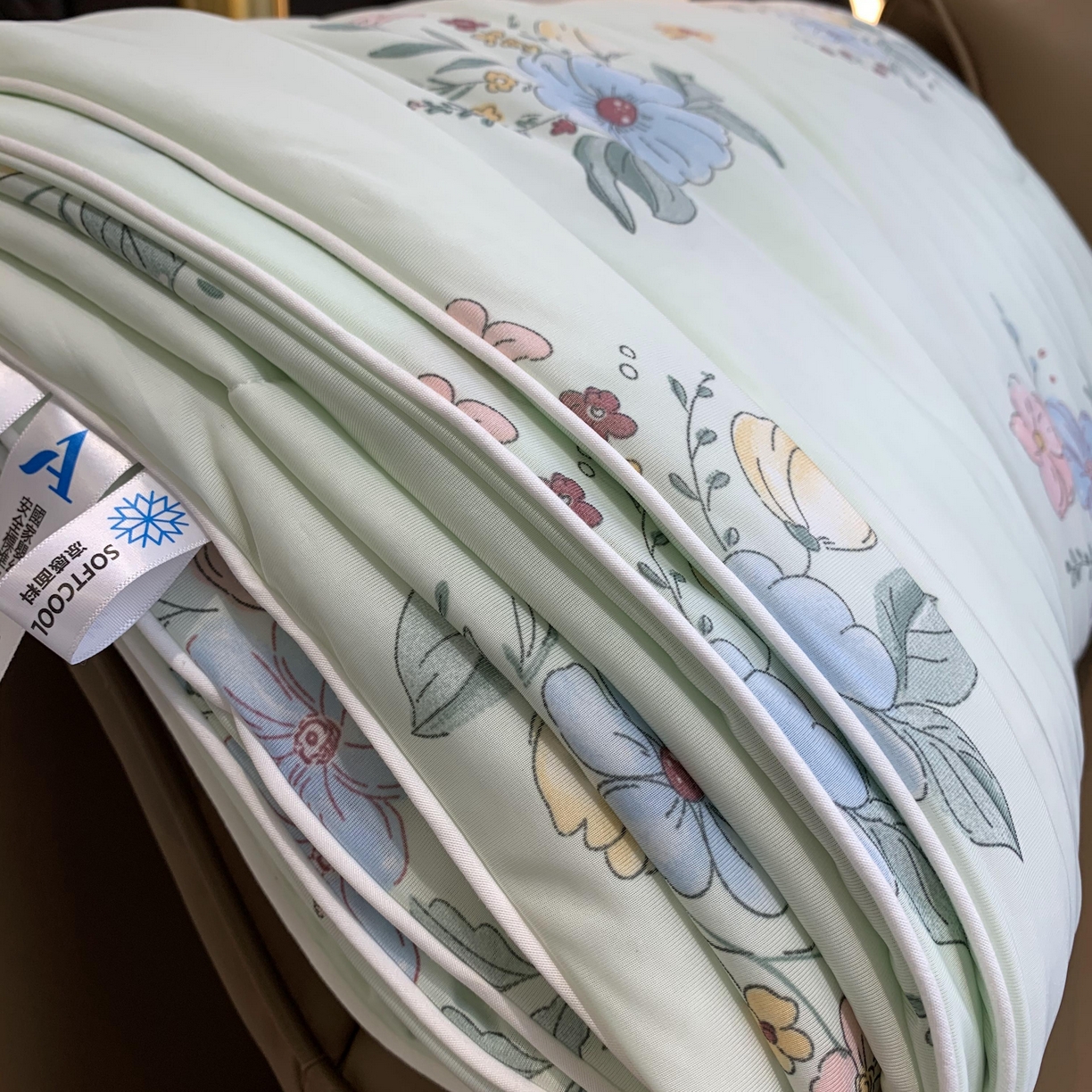 91家纺网 家纺一手货源 找家纺 2025新款小冰皮夏凉被锦纶氨纶面料空调夏被凉感丝单夏被空调被 香草奶冻