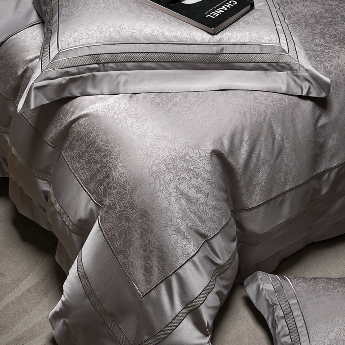 91家纺网 家纺一手货源 找家纺 榻尚家居 2025新款高精密贡缎色织大提花四件套 夜曲 灰