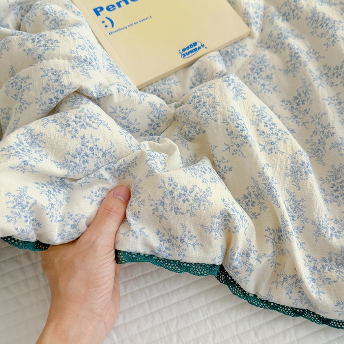 91家纺网 家纺一手货源 找家纺 贝扬思 2025新款云感双层纱抗菌花边夏被 蓝色泡泡