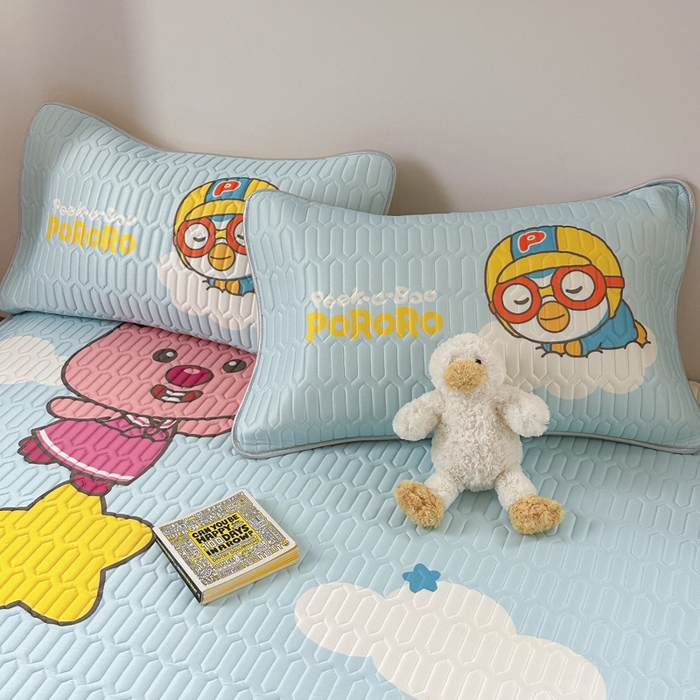 91家纺网 家纺一手货源 找家纺 金爱家2025新款啵乐乐乳胶凉席 凉席音乐派对