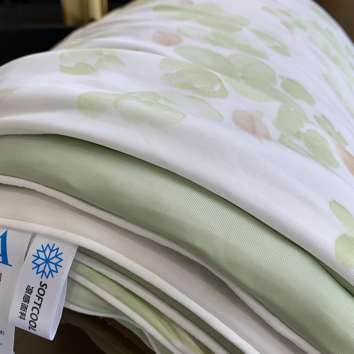 91家纺网 家纺一手货源 找家纺 2025新款小冰皮夏凉被锦纶氨纶面料空调夏被凉感丝单夏被空调被 清凉一夏绿