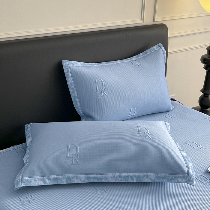 91家纺网 家纺一手货源 找家纺 鑫琪莱  2025新款5D立体雕花凉感豆豆冰丝床裙三件套 床裙D款-蓝