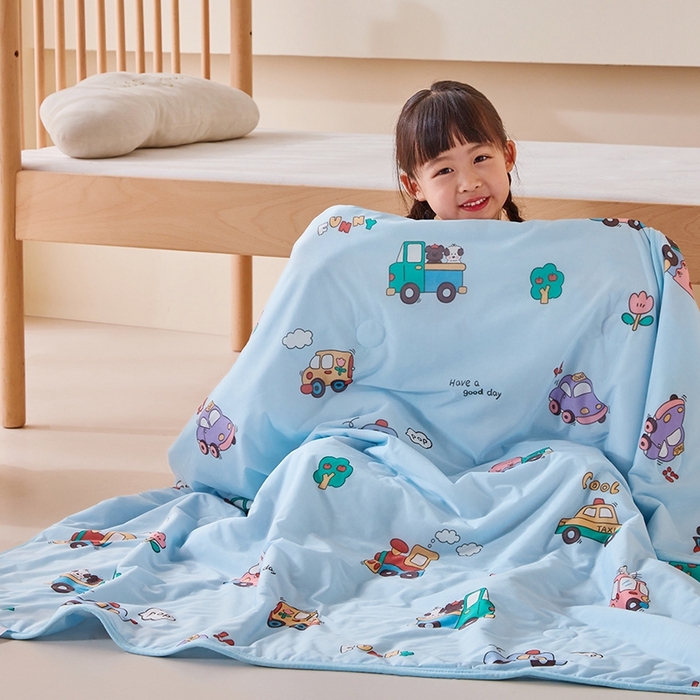 91家纺网 家纺一手货源 找家纺 嗨生活2025年儿童夏被 幼儿园夏被 凉感丝夏被 汽车联盟