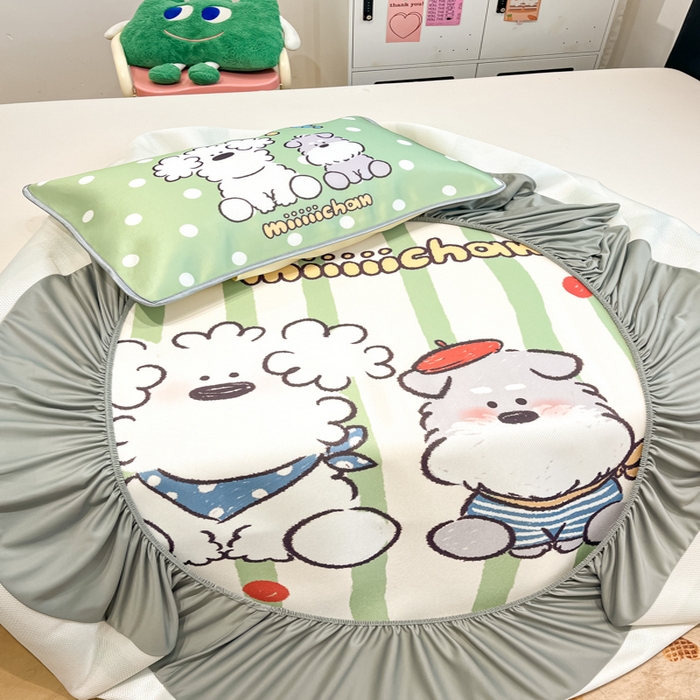 91家纺网 家纺一手货源 找家纺 暮思家居 2025新款正版miiiiichan可爱卡通大版数码印花A类1200D冰丝凉席三件套平铺床笠 彩色波点狗