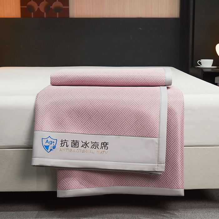 91家纺网 家纺一手货源 找家纺 小萌虎 2025新款轻柔丝抗菌冰丝藤凉席（复合三明治款）宽包刺绣冰丝软席藤席 抗菌三明治冰丝藤席-冰岛-暖玉粉