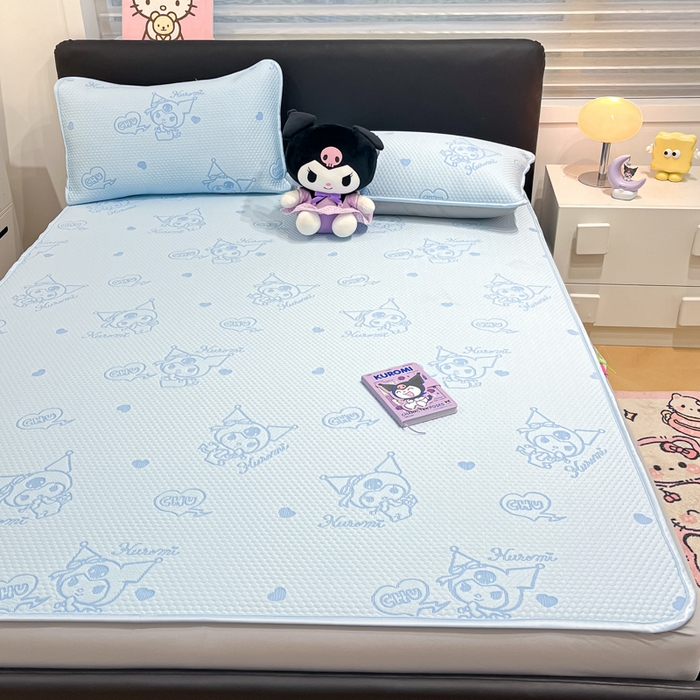 91家纺网 家纺一手货源 找家纺 2025新款三丽鸥正版授权A类提花冰豆豆凉席平铺款床笠款系列_1409 冰豆豆-库洛米-蓝