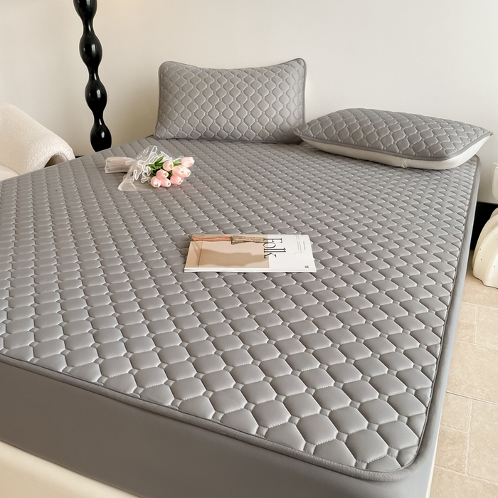 91家纺网 家纺一手货源 找家纺 苏拉家居 2025新款加厚0.5纯色凉感丝乳胶凉席夏被四件套 方格-深灰