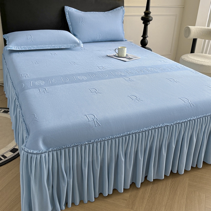 91家纺网 家纺一手货源 找家纺 鑫琪莱  2025新款5D立体雕花凉感豆豆冰丝床裙三件套 床裙D款-蓝