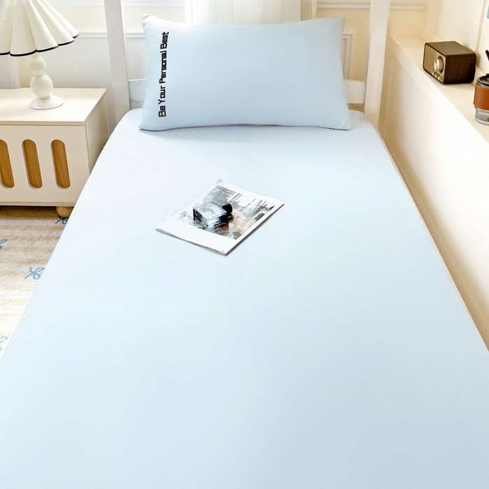 91家纺网 家纺一手货源 找家纺 纽缦家纺 2025新款纯色提花学生冰丝床笠 复古蓝