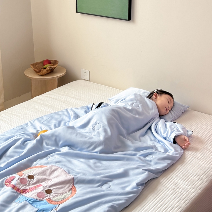 91家纺网 家纺一手货源 找家纺 喜多兔儿童家纺 2025新款萌宝系列40S纯棉夏季睡袋防踢被 蓝色小象问问