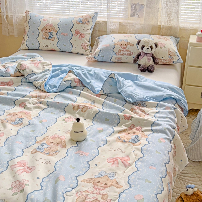 91家纺网 家纺一手货源 找家纺 2025春夏新款嵌绳款云柔水洗棉单夏被夏凉被空调被 嵌绳夏被-蓝色蕾丝兔