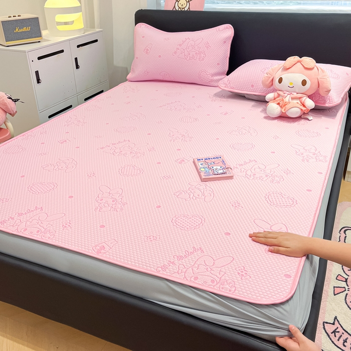 91家纺网 家纺一手货源 找家纺 2025新款三丽鸥正版授权A类提花冰豆豆凉席平铺款床笠款系列_1409 冰豆豆-美乐蒂-粉