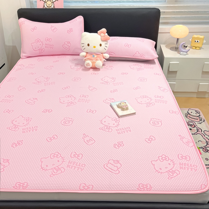 91家纺网 家纺一手货源 找家纺 八零年代 2025新款三丽鸥正版授权A类提花冰豆豆凉席平铺款床笠款系列 冰豆豆-KT粉