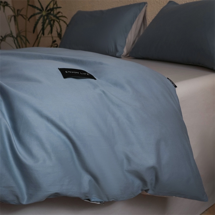 91家纺网 家纺一手货源 找家纺 启程2025新款全棉纯色双拼无印风四件套 牛仔蓝+绅士灰