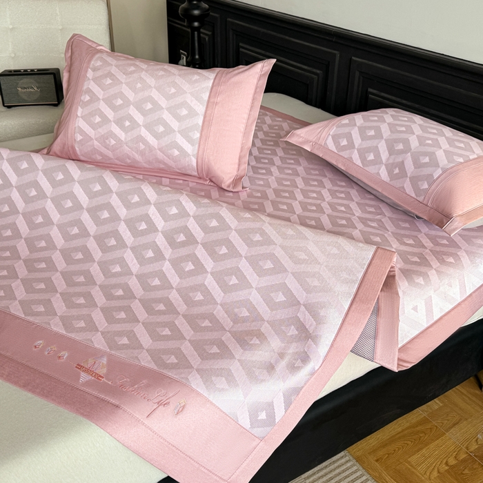 91家纺网 家纺一手货源 找家纺 （总）鑫琪莱家纺 2025新款冰柔凉感丝凉席席子三件套