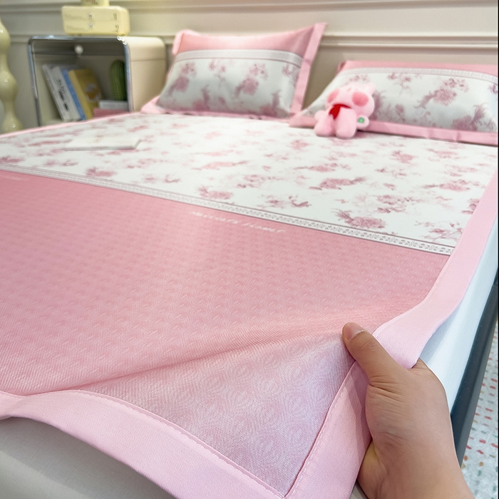 91家纺网 家纺一手货源 找家纺 摩妮卡 2025小清新数码冰丝席 碳光席三件套 绯樱梦境