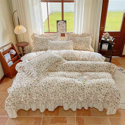 91家纺网 家纺一手货源 找家纺 宜凡家纺  2025新款全棉复古双层花边印花床盖三件套 繁花仙子