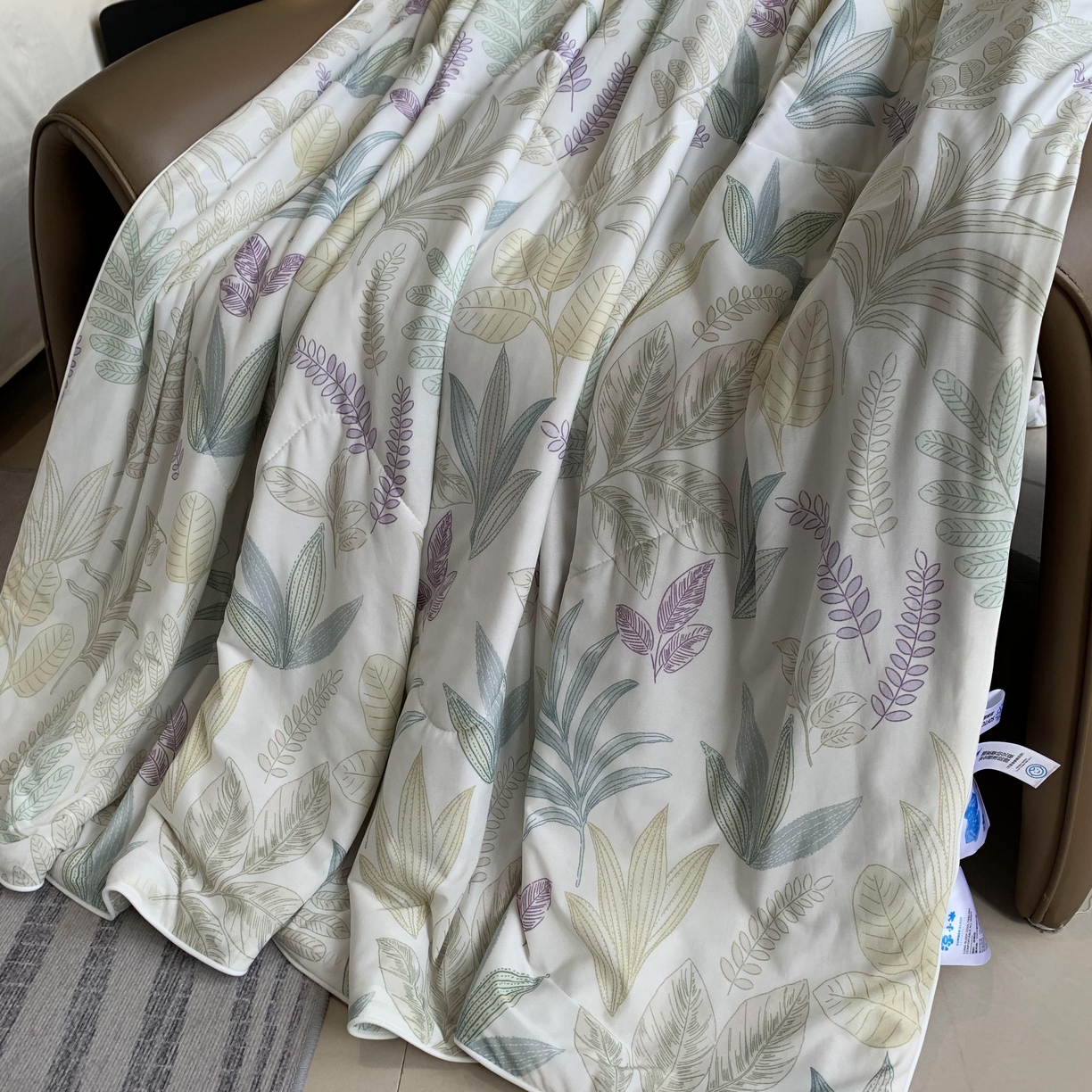 91家纺网 家纺一手货源 找家纺 2025新款小冰皮夏凉被锦纶氨纶面料空调夏被凉感丝单夏被空调被 热带雨林