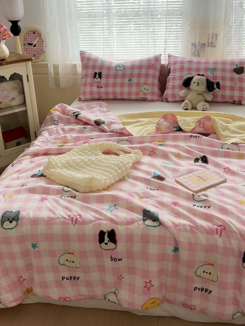 91家纺网 家纺一手货源 找家纺 2025春夏新款嵌绳款云柔水洗棉单夏被夏凉被空调被 嵌绳夏被-粉格小狗