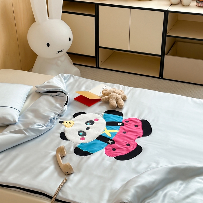 91家纺网 家纺一手货源 找家纺 喜多兔儿童家纺 2025新款60S兰精天丝睡袋防踢被 灰蓝色活泼熊猫