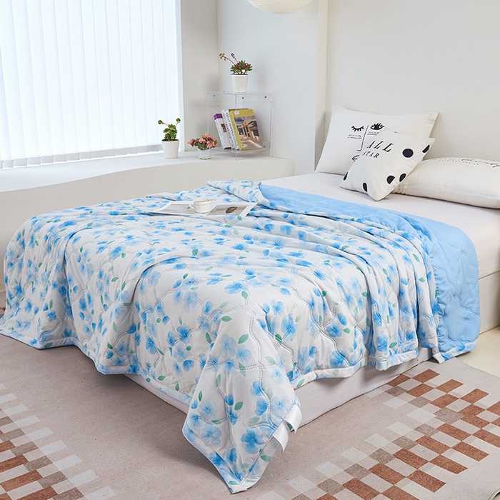 91家纺网 家纺一手货源 找家纺 被多多被业 2025新款凉感丝印花夏被夏凉被空调被 山茶花-蓝