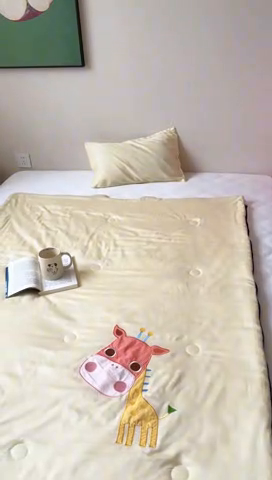 91家纺网 家纺一手货源 找家纺 喜多兔儿童家纺 2025新款萌宝系列40S纯棉夏季睡袋防踢被 黄色长颈鹿萌萌