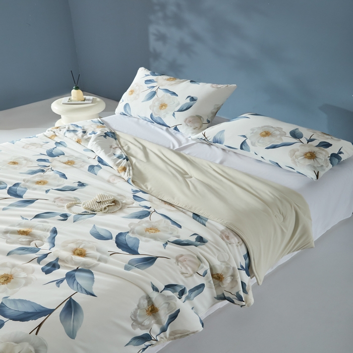 91家纺网 家纺一手货源 找家纺 2025春夏新款100%双面锦纶美式印花夏被凉感空调被 淡雅花香