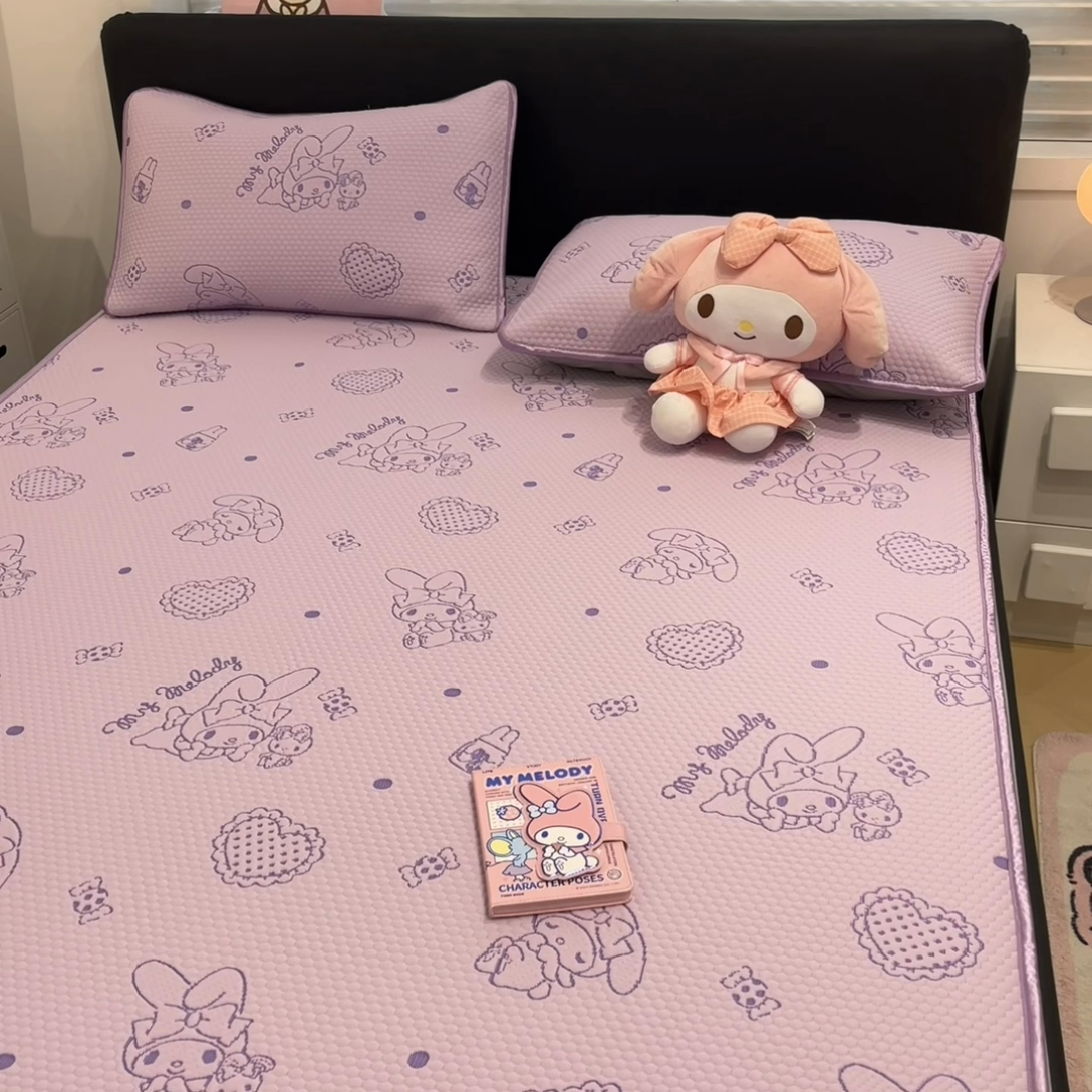 91家纺网 家纺一手货源 找家纺 2025新款三丽鸥正版授权A类提花冰豆豆凉席平铺款床笠款系列_1409 冰豆豆-美乐蒂-紫