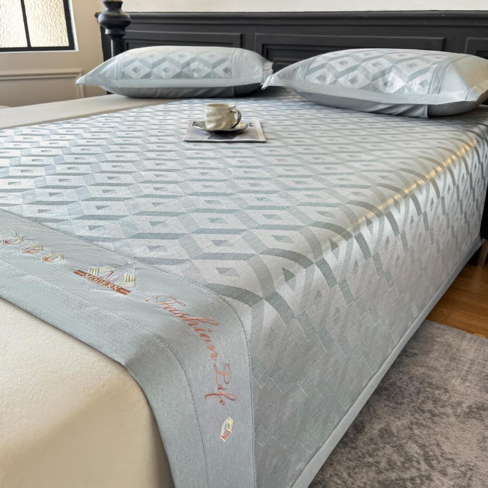 91家纺网 家纺一手货源 找家纺 鑫琪莱家纺 2025新款冰柔凉感丝凉席席子三件套 摩登立方-灰-床席款