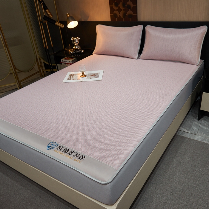 91家纺网 家纺一手货源 找家纺 999家纺 2025新款轻柔丝抗菌冰丝藤凉席（复合三明治款）宽包刺绣冰丝软席藤席 抗菌冰丝藤床笠-冰岛-暖玉粉