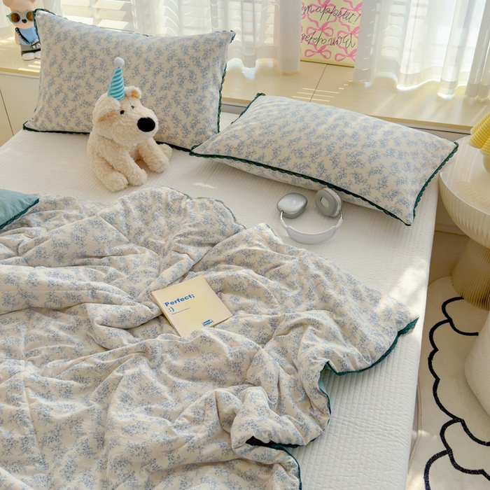 91家纺网 家纺一手货源 找家纺 贝扬思 2025新款云感双层纱抗菌花边夏被 蓝色泡泡